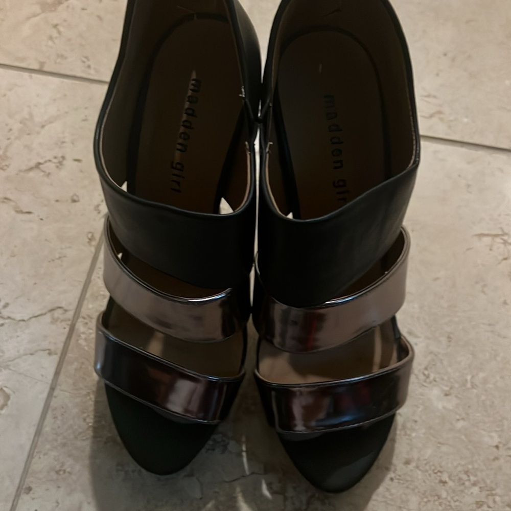 Heels - Picture 2 of 5